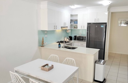 Kiama Apartment | Palm Terrace Kiama-Alfresco dine on huge terrace.nWalk to cafes, bars and shops.