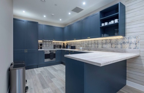 London Borough of Bromley Apartment | Palm Tree House | Santorini