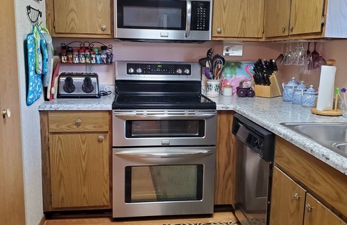 Lake Ozark Condo | Palm Tree Paradise Lakefront Condo Sleeps 6 Adults With King Bed & 2 Queen Beds