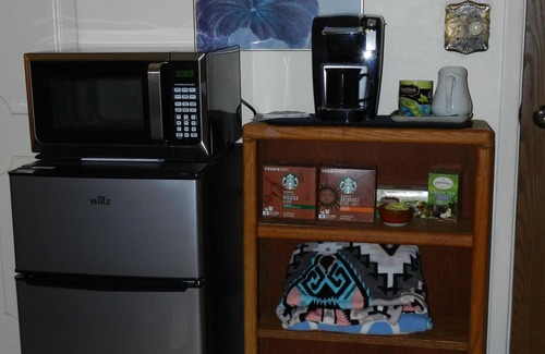 Rancho Feliz House | Palm trees, pool in Northwest Tucson next to Catalina mountains, Southwest shops