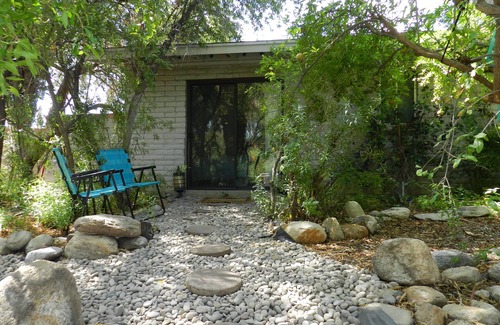 Rancho Feliz House | Palm trees, pool in Northwest Tucson next to Catalina mountains, Southwest shops