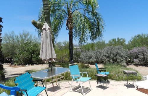 Rancho Feliz House | Palm trees, pool in Northwest Tucson next to Catalina mountains, Southwest shops