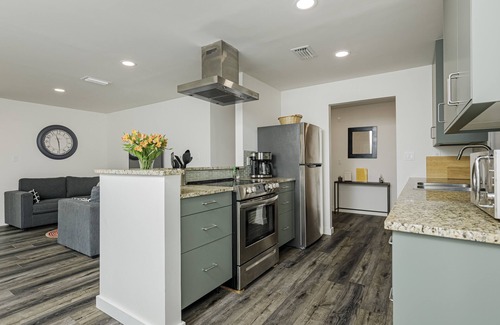 Gainesville House | Palm View ~ Newly renovated quiet home close to UF!