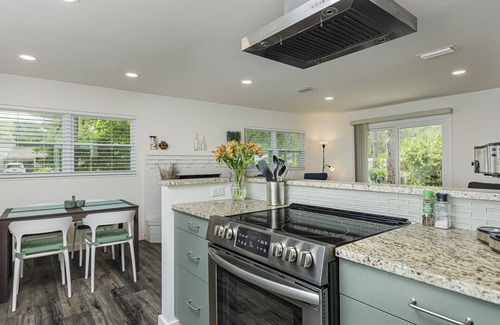 Gainesville House | Palm View ~ Newly renovated quiet home close to UF!