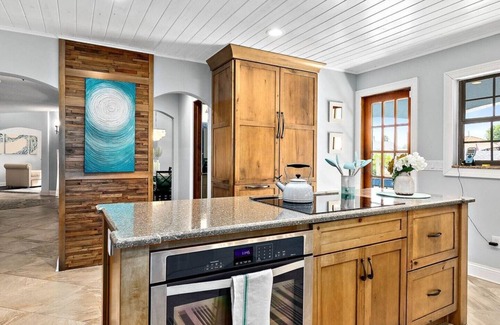 Palm Harbor House | "PALM VILLA"- Water Front Pool Home on Tip Lot sleeps 10 Bring your Boat!