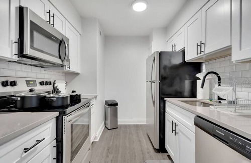 SoHo Apartment | palma ceia 2419b · Steps from Bayshore! King suite | Pool | Gym | I
