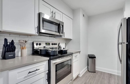 SoHo Apartment | palma ceia 2419b · Steps from Bayshore! King suite | Pool | Gym | I