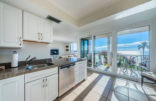 Palma del Mar Condo | Palma 'Million Dollar View', Exceptionally Updated Condo