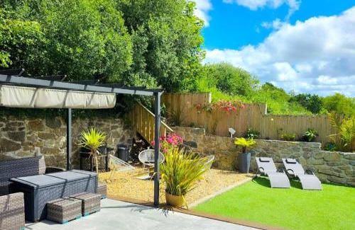 Stenalees Villa | Palma Villa Unique New Build Enjoy Christmas Tree