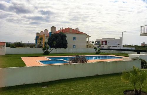 Ferrel Apartment | Palmeiras Apartement - T1 com Piscina