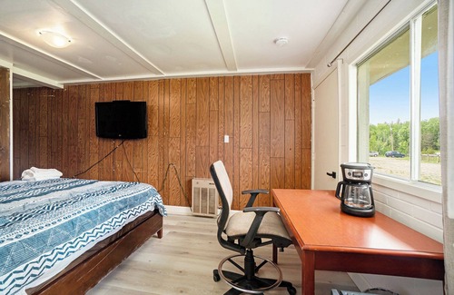 North Frontenac Hotel | PALMERSTON LAKE MOTEL