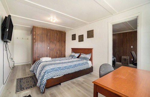 North Frontenac Hotel | PALMERSTON LAKE MOTEL