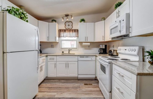 Palmetto House | Palmetto Point - 2 Bed, 2 Bath, 55+ Community. 85-day minimum stay