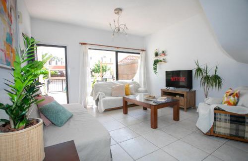 Pyla House | Palmove Near Yiannades Beach