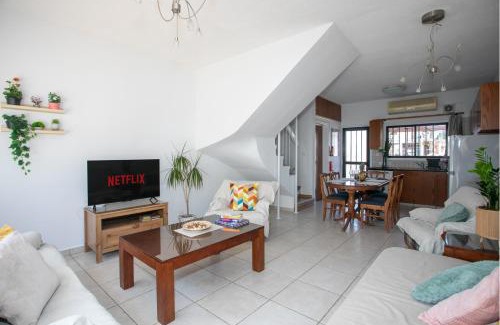 Pyla House | Palmove Near Yiannades Beach