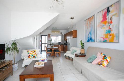 Pyla House | Palmove Near Yiannades Beach