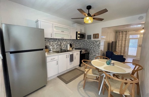 Vilomar Apartment | Palms Villa - Newly renovated condo by the beach!