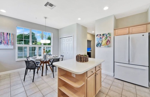Tropical Cove Condo | Palmtree Posh at Lexington CC Lake Village