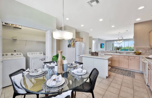 Tropical Cove Condo | Palmtree Posh at Lexington CC Lake Village