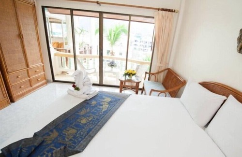 Nanai Road Hotel | Palmview Resort