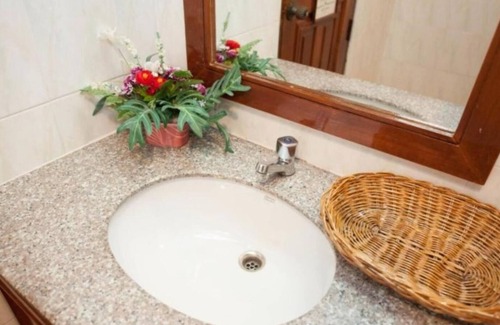 Nanai Road Hotel | Palmview Resort
