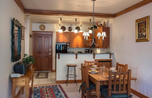 Mountain Village Cottage | Palmyra 4G by Avantstay Close to the Slopes & Town!