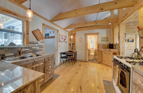Palmyra Cottage | Palmyra Cottage w/Deck on Whites Pond!