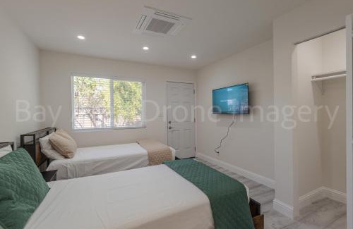Palo Alto House | Palo Alto Suite 4 private bath and entrance Near Stanford 2 Twin beds