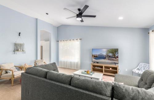 Glendale House | Paloma Crush Near Cardinal Stadium & Football Fun