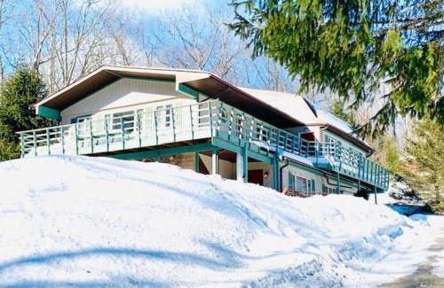 Highmount Apartment | Paloma, Large Attic Apartment