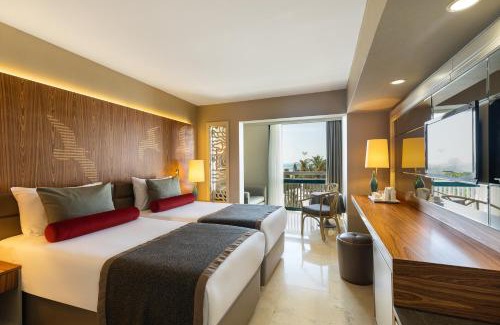 Side Resort | Paloma Perissia