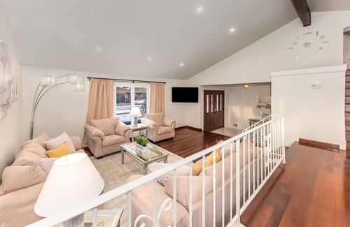 Palos Hills House | Palos Hills Rental - Sun Valley Dr