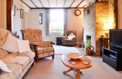 Offord Cluny House | Pam's Plaice