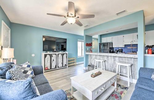 Holiday Beach Apartment | Panama City Condo with Balcony and Pool, Walk to Beach
