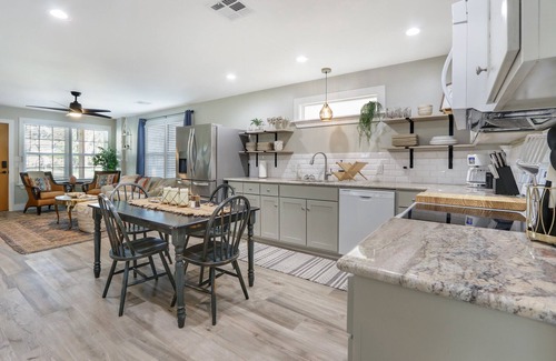 Wimberley House | Pancho and Lefty's - Bohemian Rhapsody Retreat