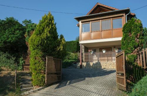 Sarvar Apartment | Panoráma Apartmanház
