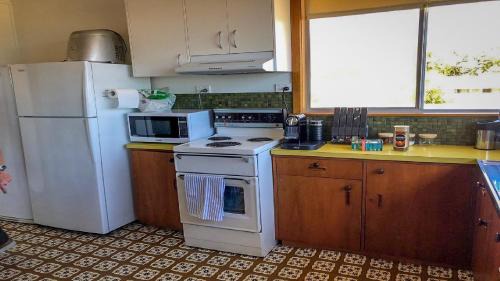Lake Wangary House | Panorama Holiday Home On The Esplanade With Big Sunsets Views Are Rare