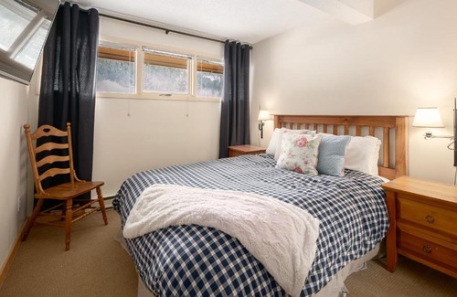 East Kootenay Apartment | Panorama Mountain Resort - Horsethief Lodge with Fairmont Creek
