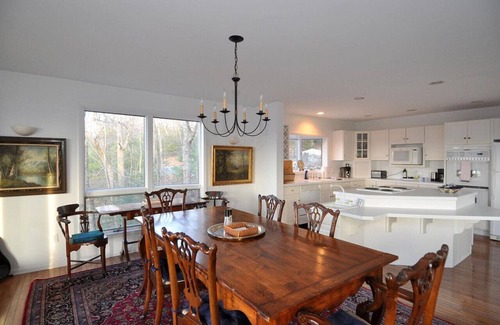 Berkeley Springs House | Panorama Peak View- view, wifi, screen porch