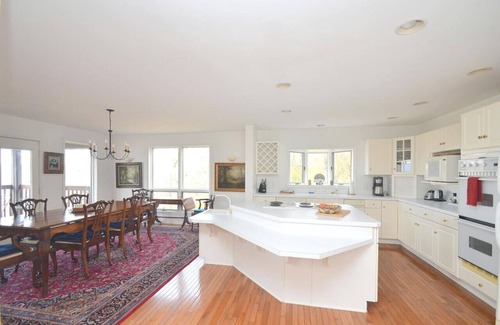 Berkeley Springs House | Panorama Peak View- view, wifi, screen porch