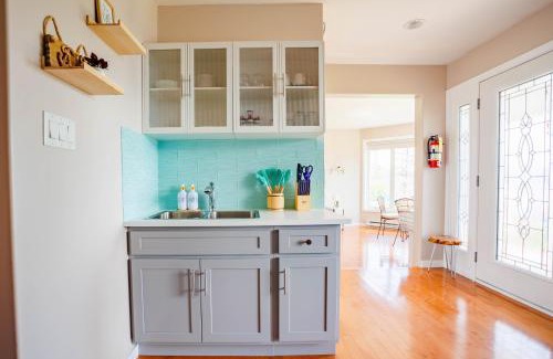 Central Okanagan Bed & Breakfast | Panoramic Acres B & B - Lake & Mountain Views