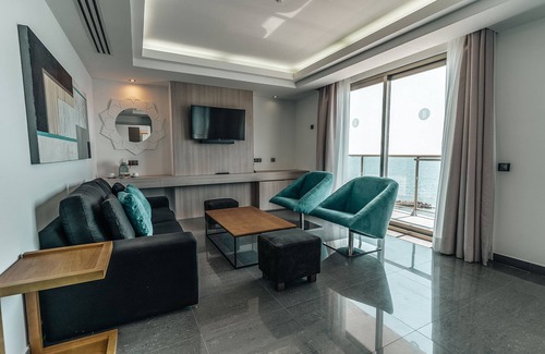 Figueretas Resort | Panoramic balcony views, double whirlpool bathtub in Life suite at Ibiza Twins
