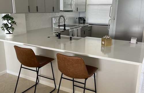 Hutchinson Island South Condo | Panoramic Direct Oceanfront Beach View + Balcony!🏖️☀️ Sunrises AND Sunsets!