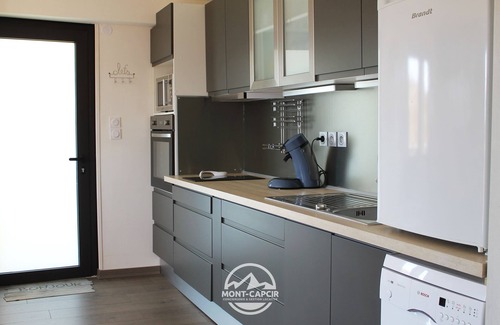 Les Angles Ski Chalet | Panoramic lake and mountain views, Bas de Chalet