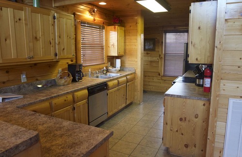 Gatlinburg - Pigeon Forge Cabin | Panoramic Mountain Views with Hot Tub and Movie Room in the Preserve Resort!