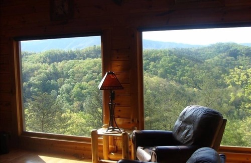 Gatlinburg - Pigeon Forge Cabin | Panoramic Mountain Views with Hot Tub and Movie Room in the Preserve Resort!