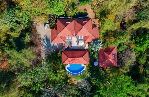 Mal Pais Villa | Panoramic Ocean and Rainforest views with Glorious Sunsets