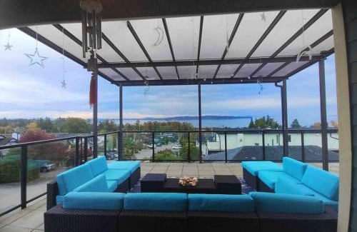 White Rock House | Panoramic Ocean view & Rose Garden Villa