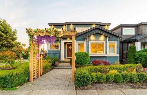 White Rock House | Panoramic Ocean view & Rose Garden Villa