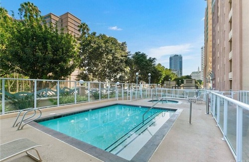 Downtown Long Beach Condo | Panoramic Ocean views and walking distance to LB Convention!